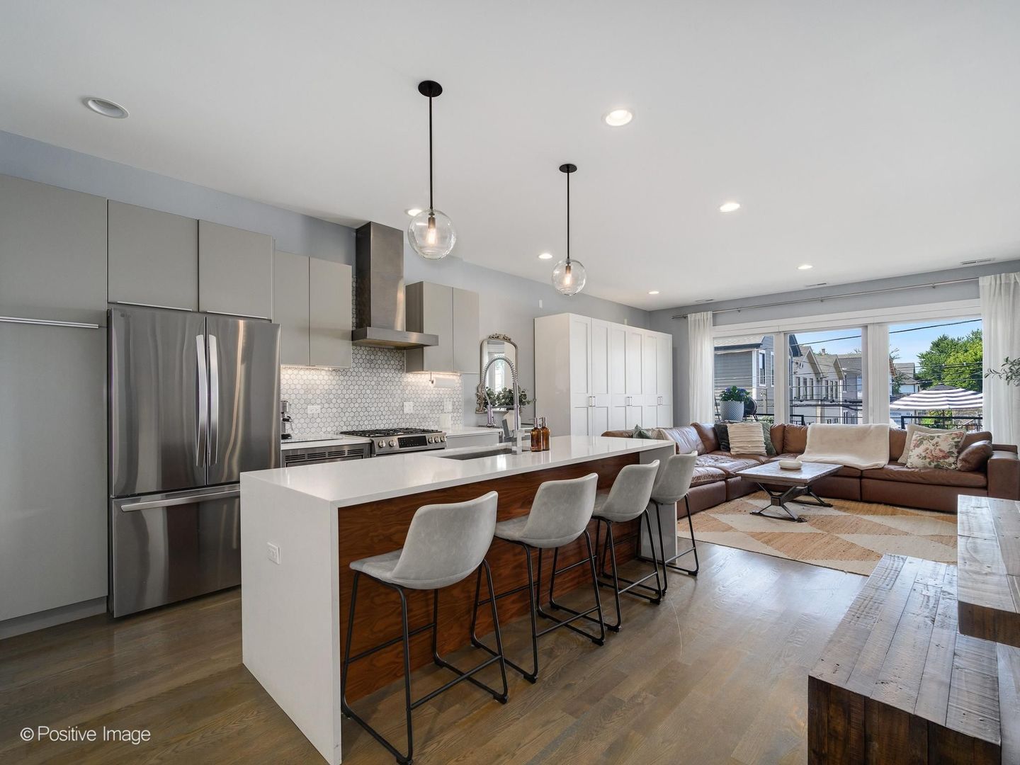 2550 W FULLERTON Avenue 2E