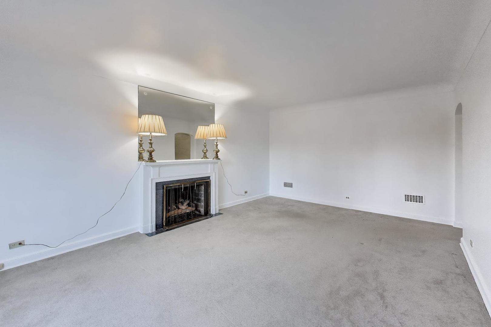 4823 W Balmoral Avenue