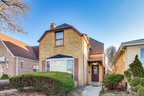 4823 W Balmoral Avenue Chicago IL 60630