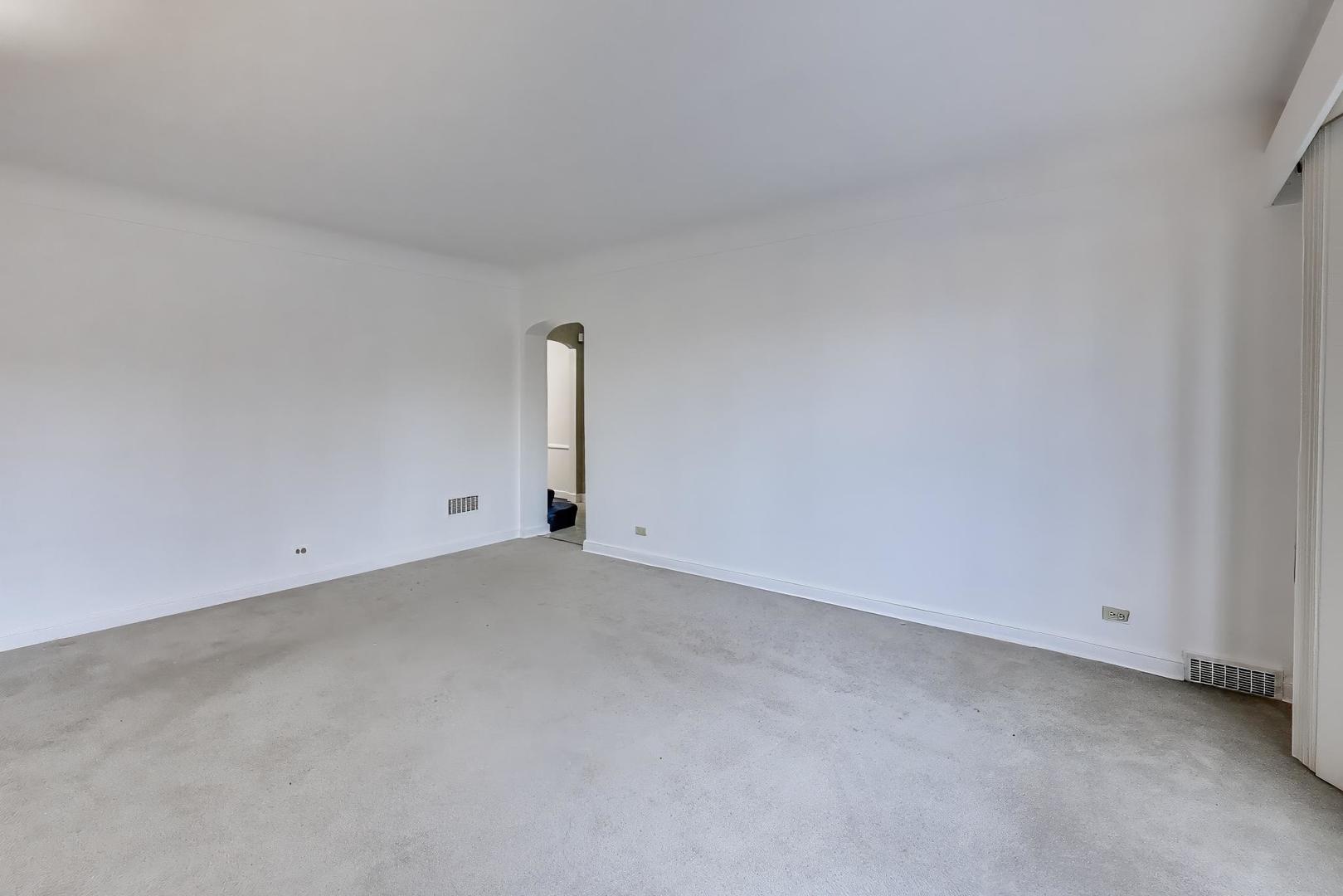 4823 W Balmoral Avenue