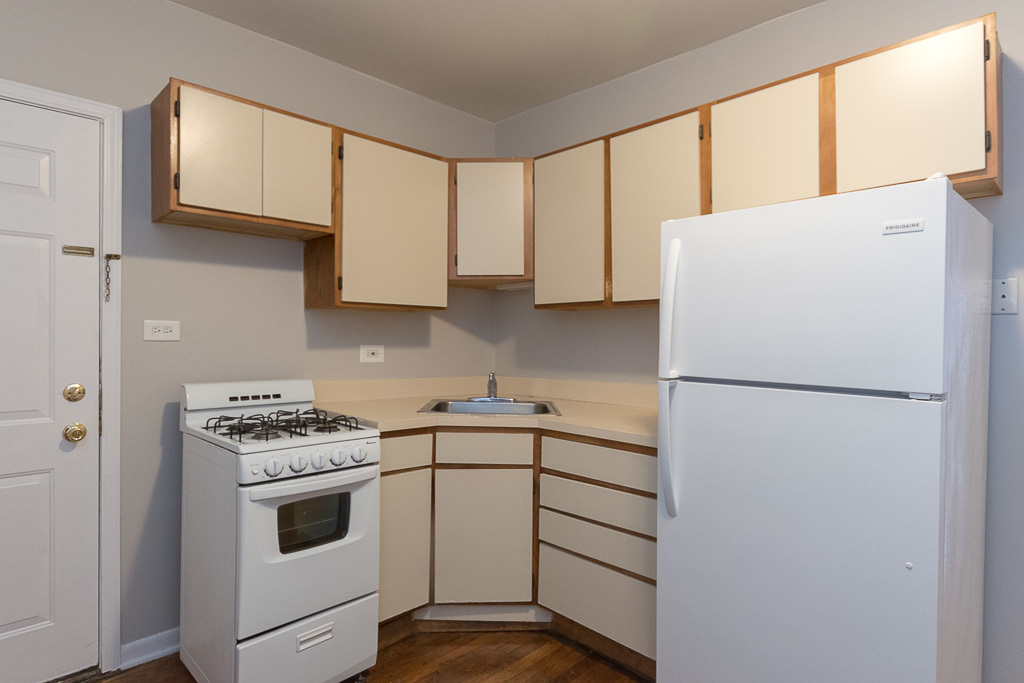 5748 N Winthrop Avenue 302