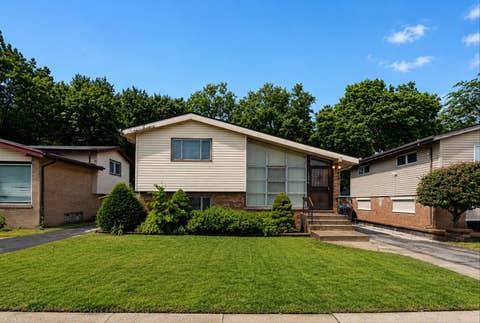 Photo of 1236 E 85th Street, Chicago, IL 60619 (MLS # 12709309)