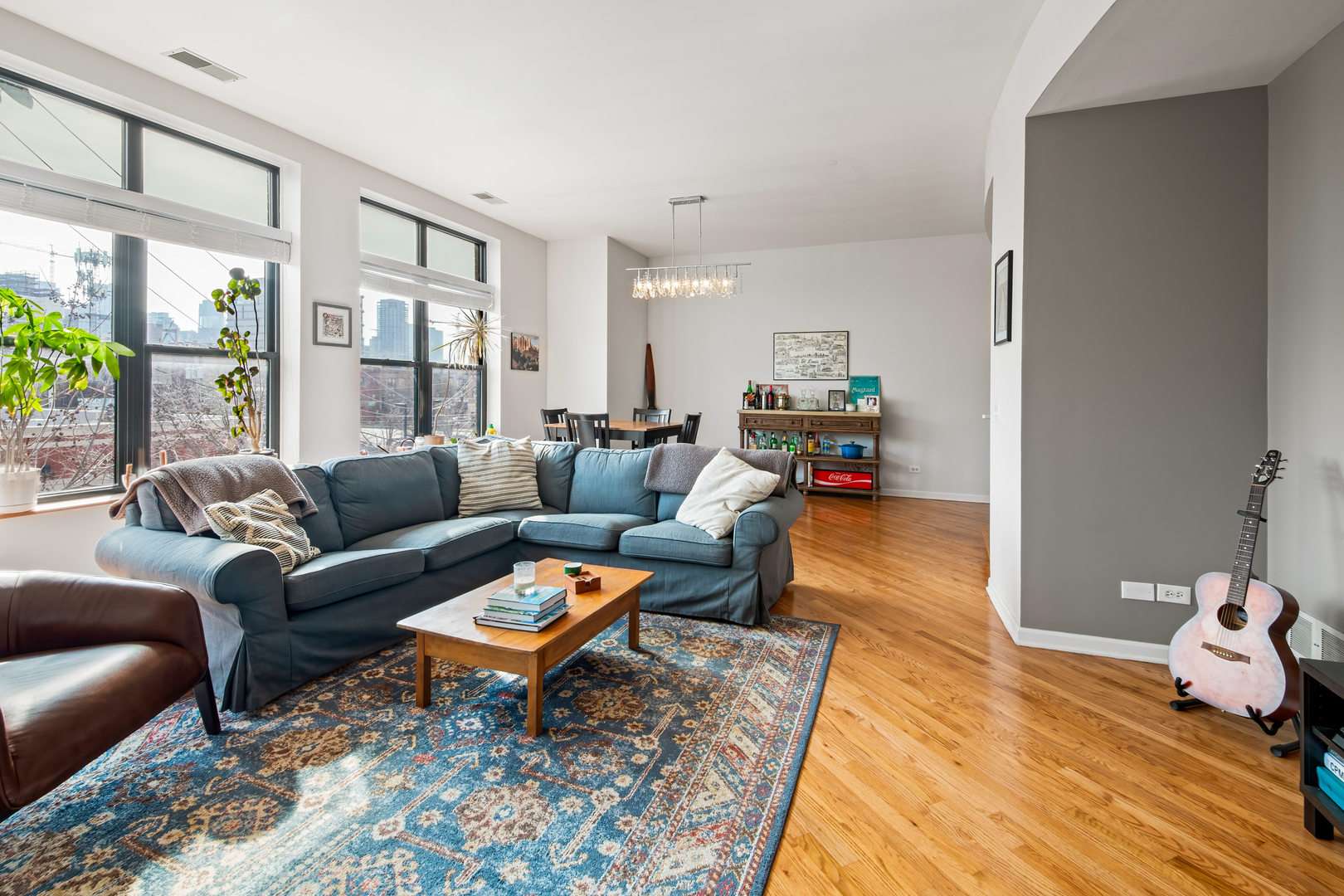 522 N ELIZABETH Street 2S