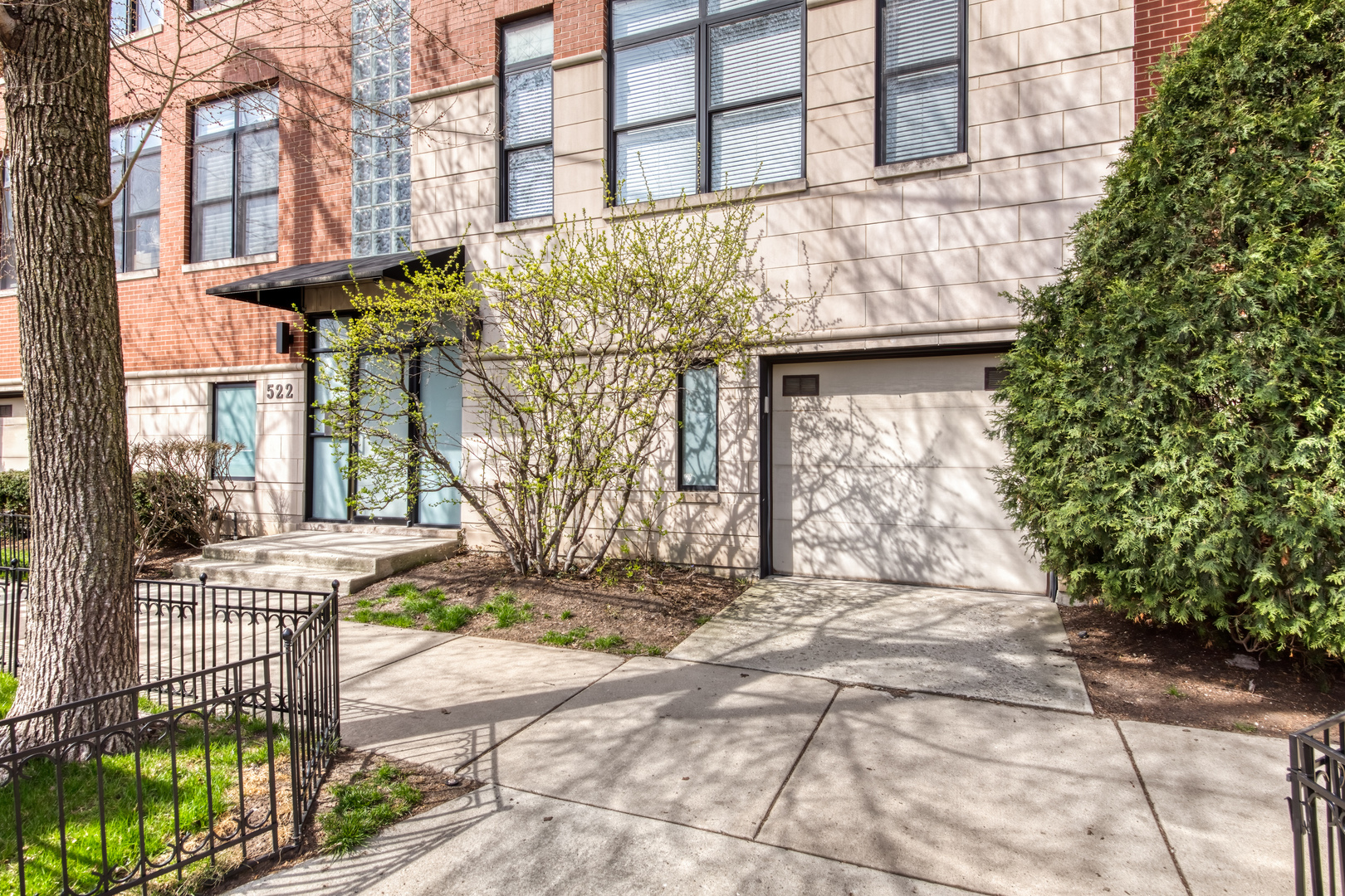 522 N ELIZABETH Street 2S