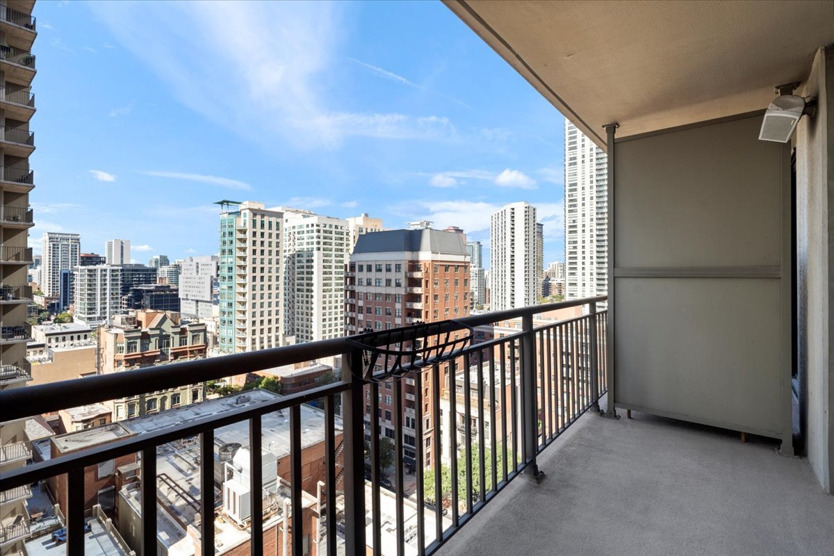 Chicago, Illinois 60654, United States, 1 Bedroom Bedrooms, ,1 BathroomBathrooms,Residential,Active,227011