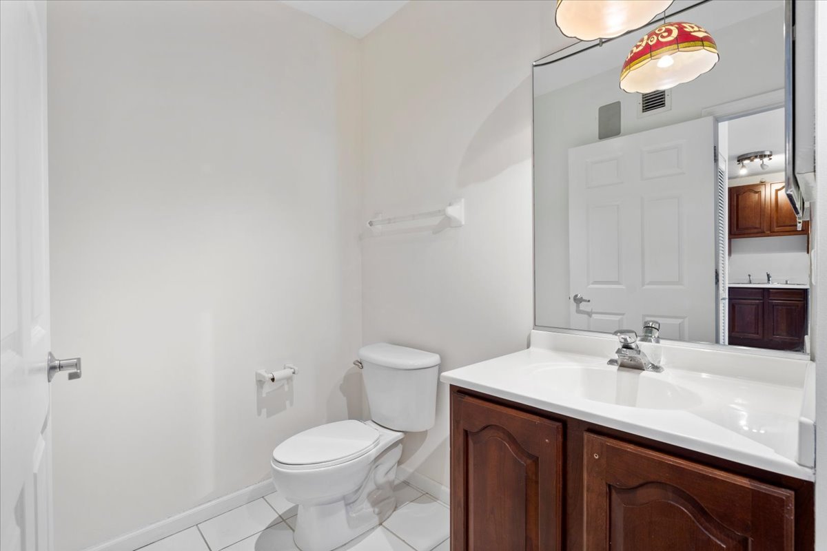 Chicago, Illinois 60654, United States, 1 Bedroom Bedrooms, ,1 BathroomBathrooms,Residential,Active,227011