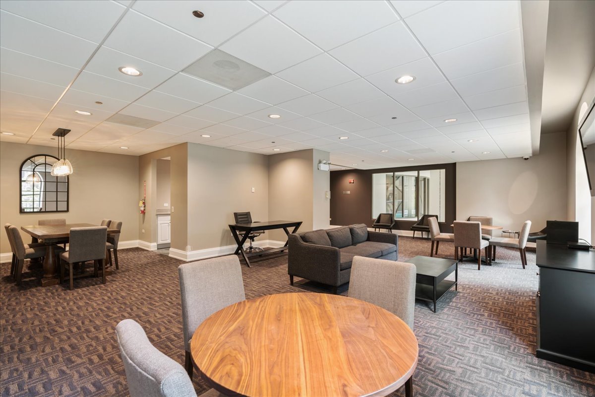 Chicago, Illinois 60654, United States, 1 Bedroom Bedrooms, ,1 BathroomBathrooms,Residential,Active,227011