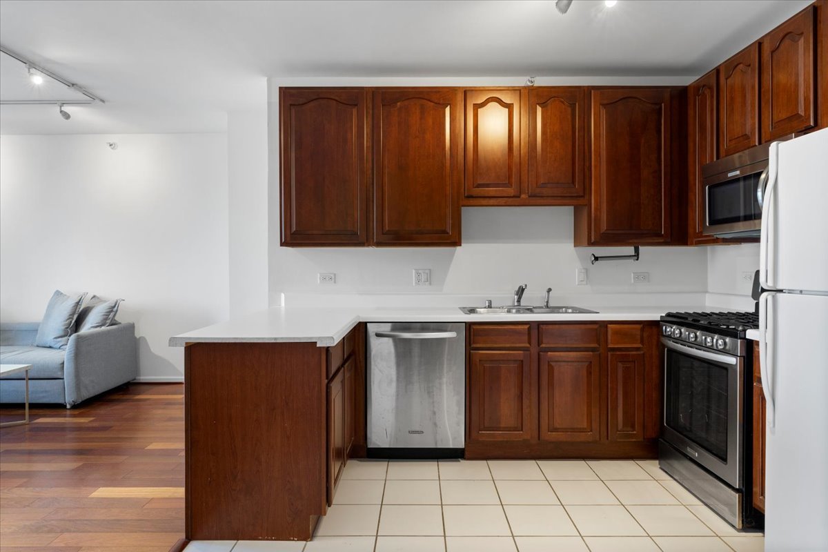 Chicago, Illinois 60654, United States, 1 Bedroom Bedrooms, ,1 BathroomBathrooms,Residential,Active,227011