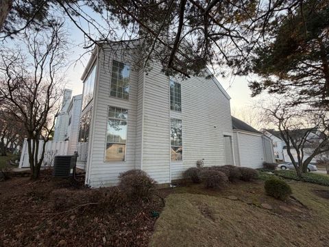 Photo of 428 Country Lane Court, Wauconda, IL 60084 (MLS # 12597838)