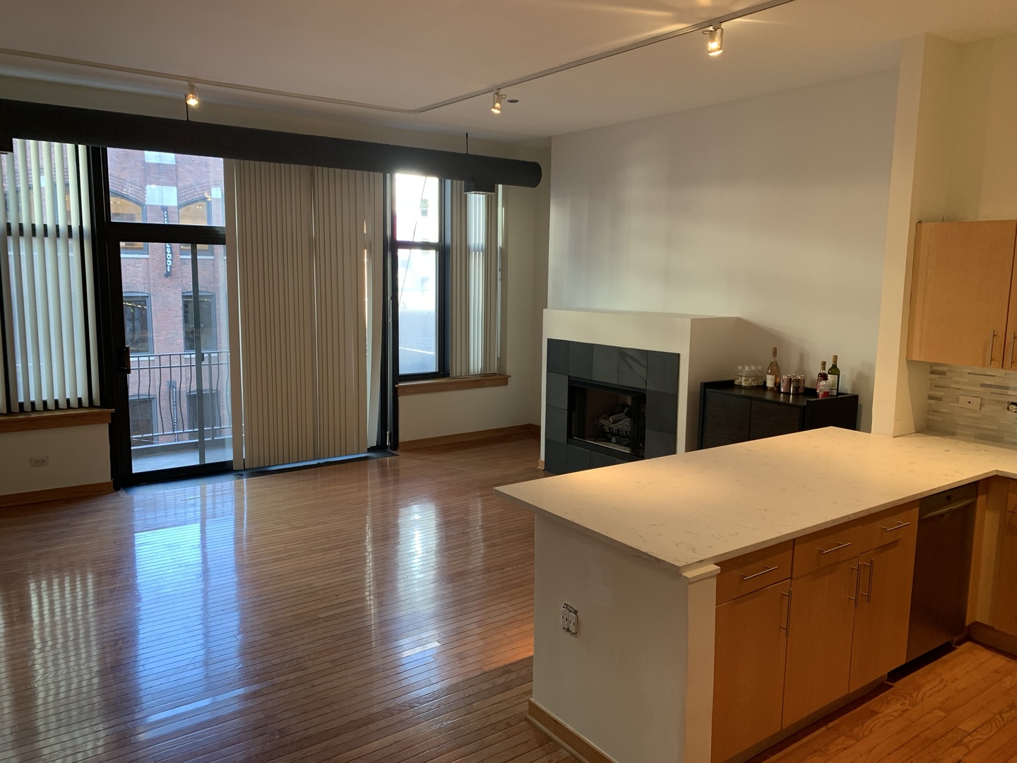 333 W HUBBARD Street 4K