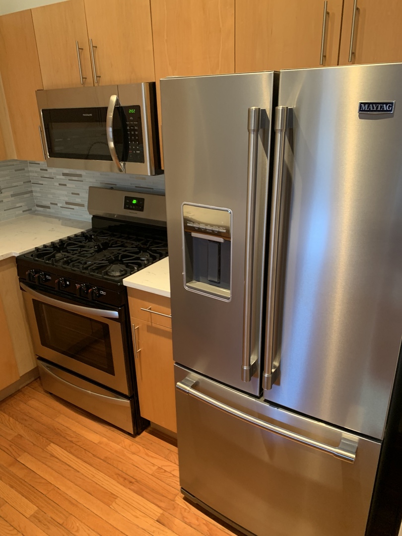 333 W HUBBARD Street 4K
