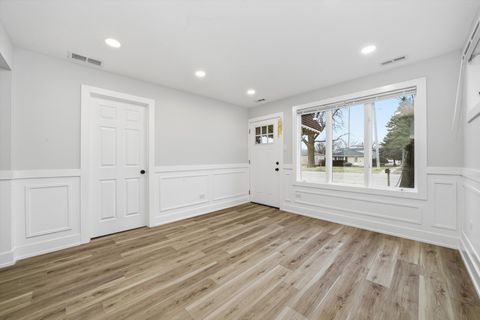 Tiny photo for 8903 Central Avenue, Oak Lawn, IL 60453 (MLS # 12552103)