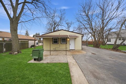 Tiny photo for 8903 Central Avenue, Oak Lawn, IL 60453 (MLS # 12552103)