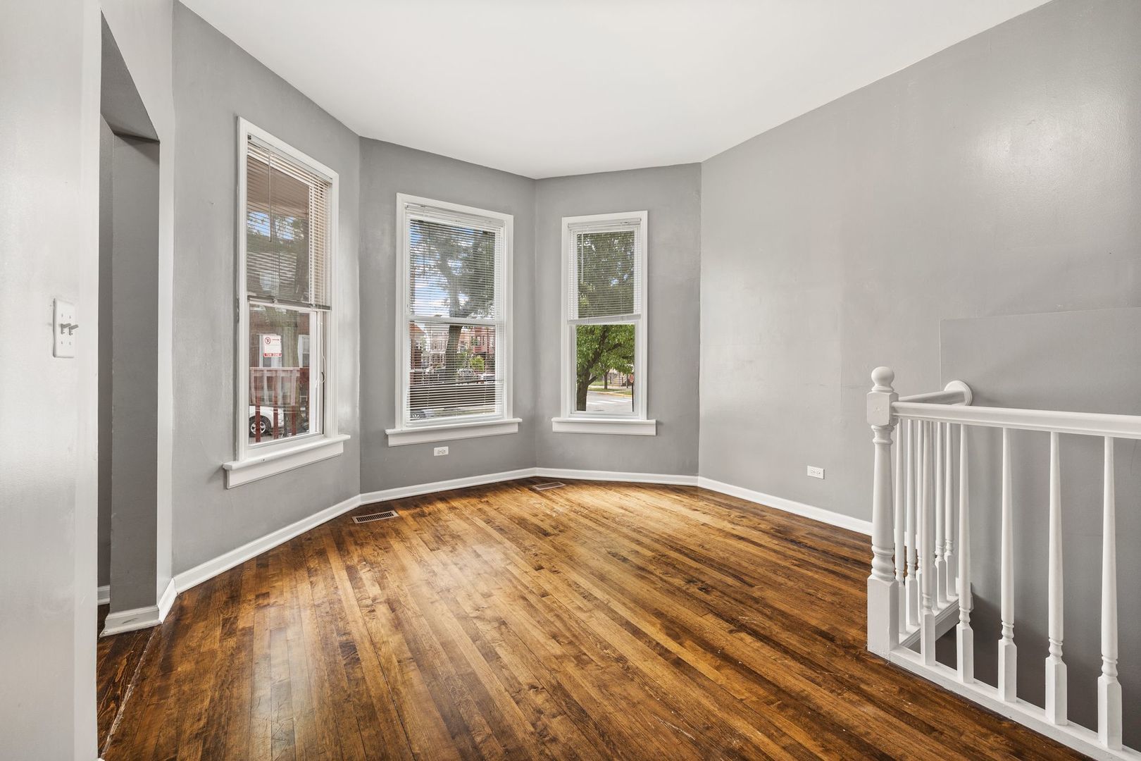 2302 N Hamlin Avenue