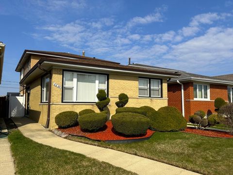 8220 S Mozart Street Chicago IL 60652