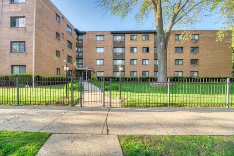 1600 W Greenleaf Avenue 204 Chicago IL 60626