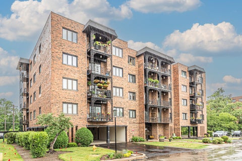 Tiny photo for 9382 Landings Lane #K307, Des Plaines, IL 60016 (MLS # 12681675)