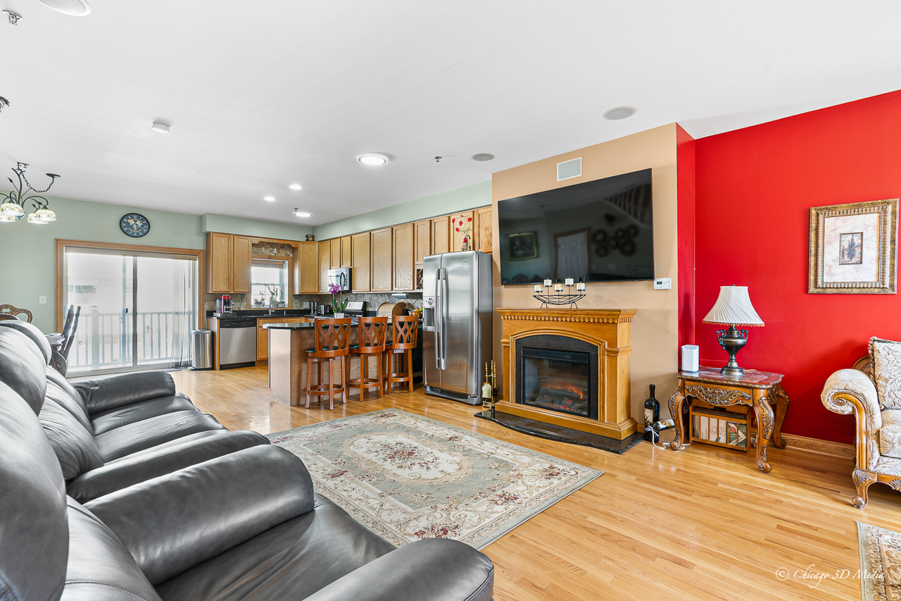 183 N East River Road F4