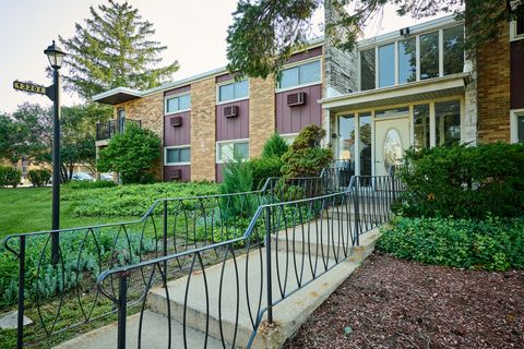 Tiny photo for 1320 Lore Lane #101A, Lombard, IL 60148 (MLS # 12503289)