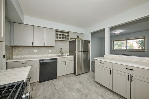 Tiny photo for 1320 Lore Lane #101A, Lombard, IL 60148 (MLS # 12503289)