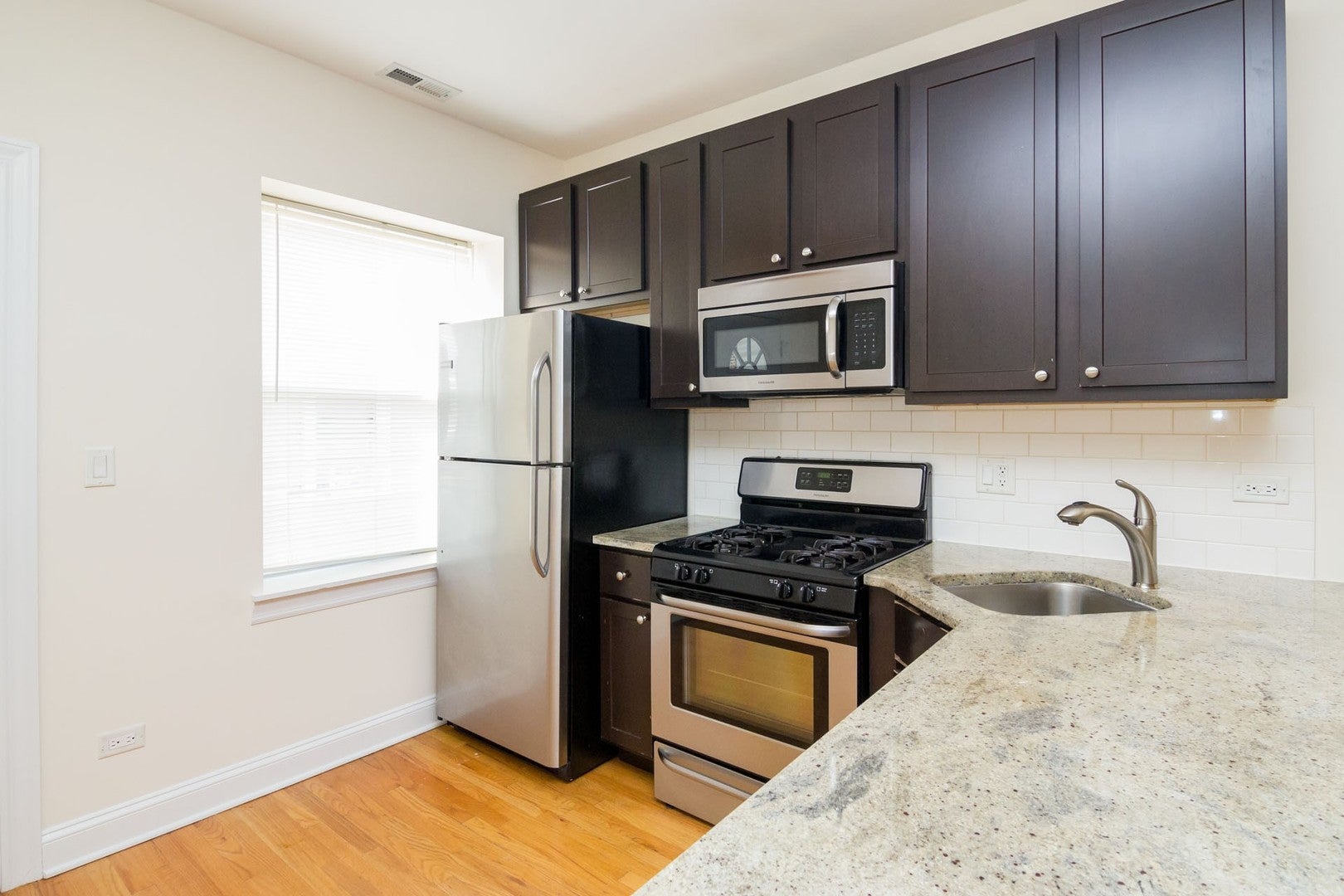 2035 W Arthur Avenue 3E