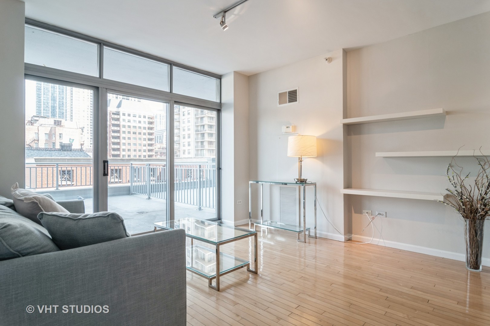 600 N Dearborn Street 605