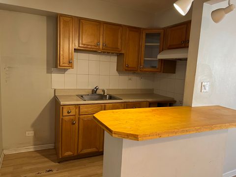 Tiny photo for 4602 RIVER Road #B3, Schiller Park, IL 60176 (MLS # 12576547)