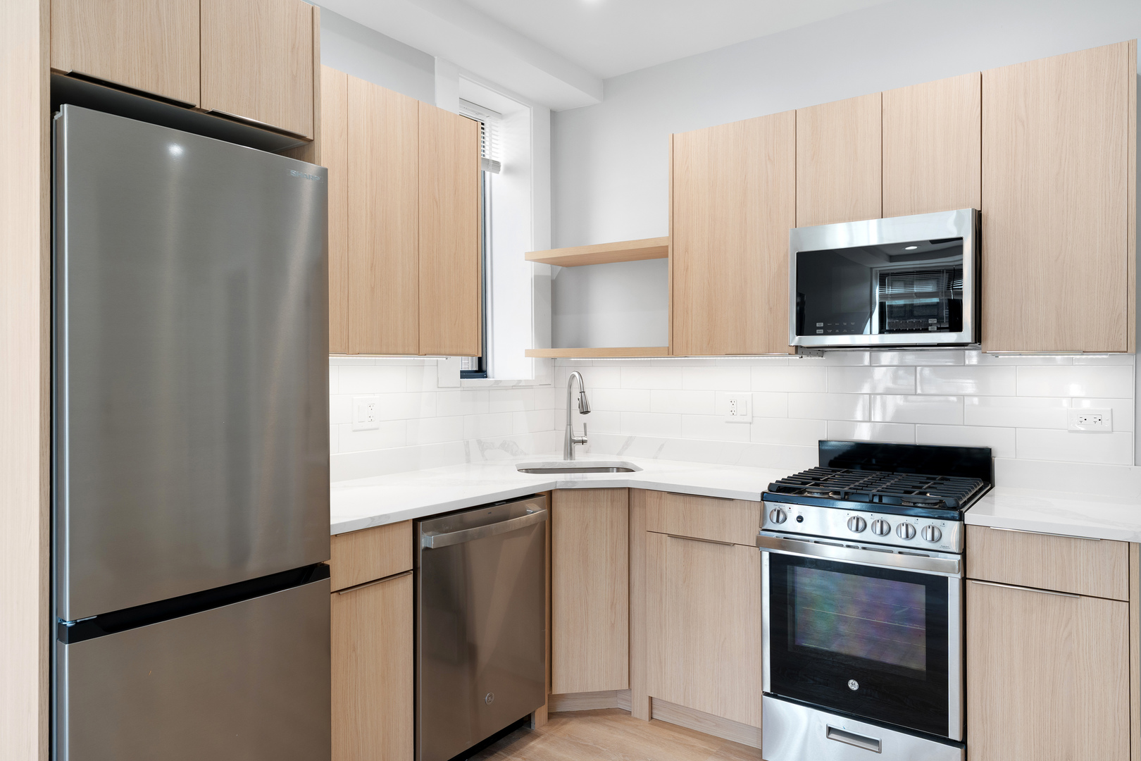 1546 W JONQUIL Terrace 005