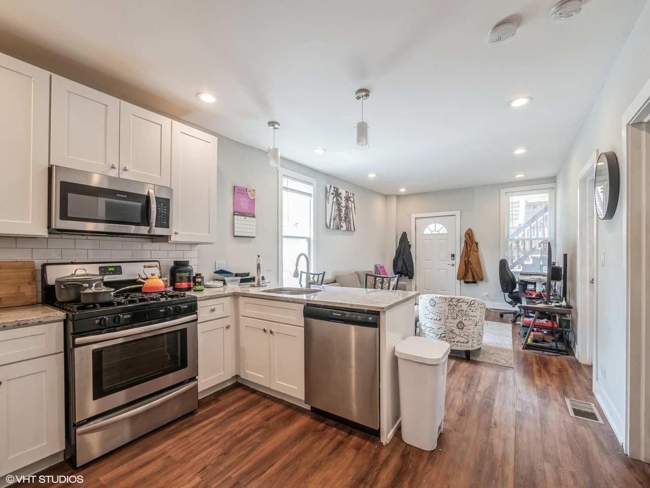 1305 W Barry Avenue 1R