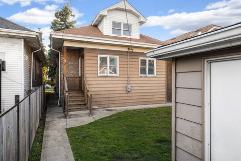 Tiny photo for 1833 Ridgeland Avenue, Berwyn, IL 60402 (MLS # 12641588)