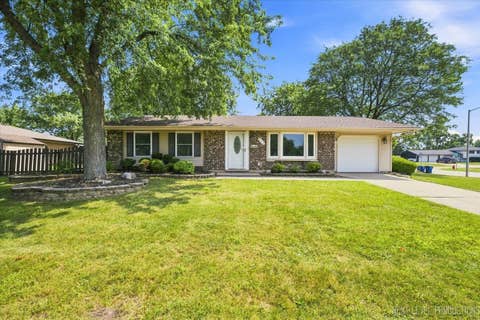 Photo of 817 Stamford Court, Schaumburg, IL 60193 (MLS # 12715491)