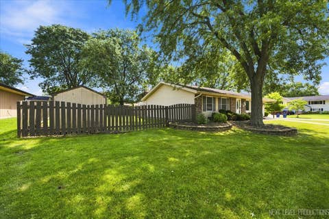 Tiny photo for 817 Stamford Court, Schaumburg, IL 60193 (MLS # 12715491)