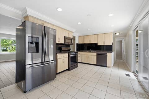 Tiny photo for 817 Stamford Court, Schaumburg, IL 60193 (MLS # 12715491)