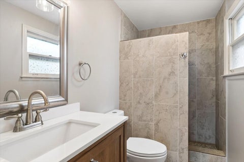 Tiny photo for 211 W Pickwick Road, Arlington Heights, IL 60005 (MLS # 12765825)
