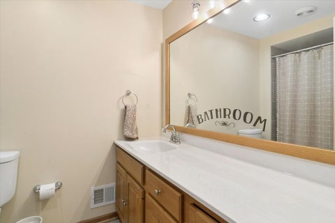 Tiny photo for 211 W Pickwick Road, Arlington Heights, IL 60005 (MLS # 12765825)