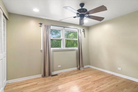 Tiny photo for 211 W Pickwick Road, Arlington Heights, IL 60005 (MLS # 12765825)
