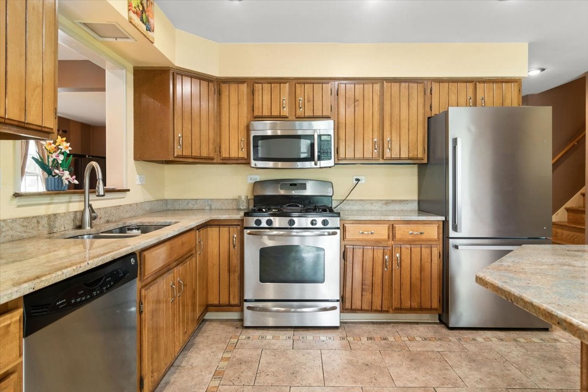 211 W Pickwick Road