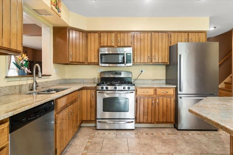 Tiny photo for 211 W Pickwick Road, Arlington Heights, IL 60005 (MLS # 12765825)