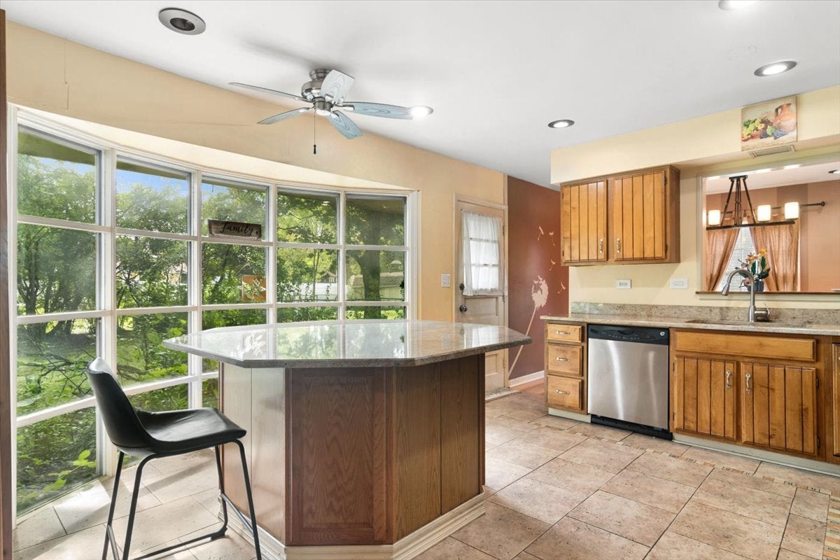 211 W Pickwick Road