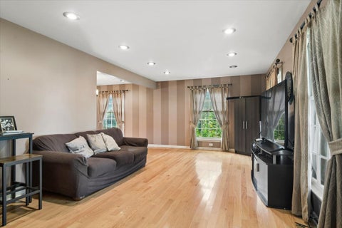 Tiny photo for 211 W Pickwick Road, Arlington Heights, IL 60005 (MLS # 12765825)