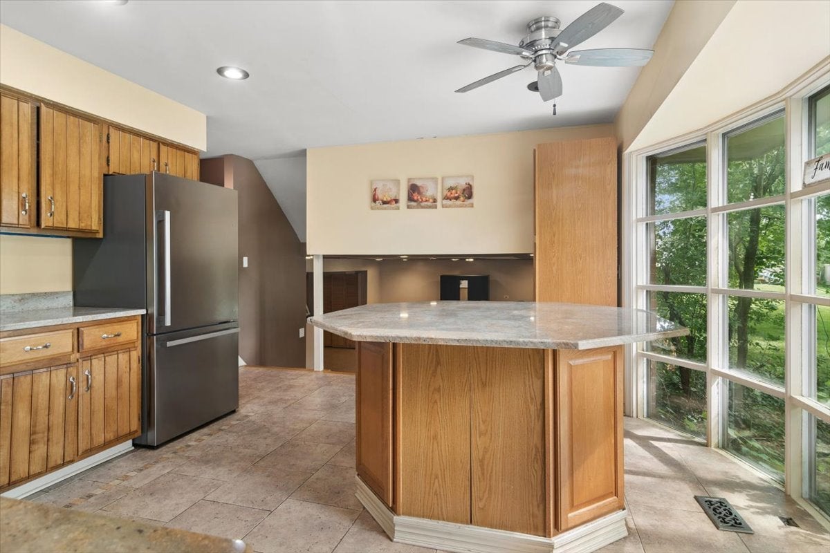 211 W Pickwick Road