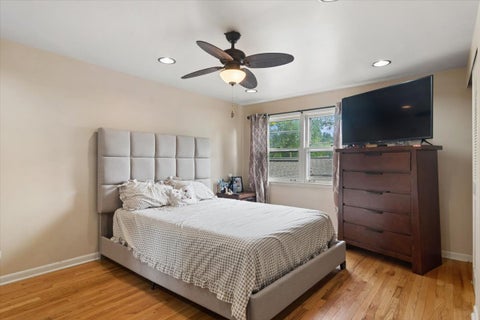 Tiny photo for 211 W Pickwick Road, Arlington Heights, IL 60005 (MLS # 12765825)