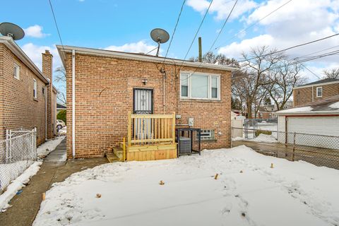 Tiny photo for 2250 E 92nd Place, Chicago, IL 60617 (MLS # 12564789)