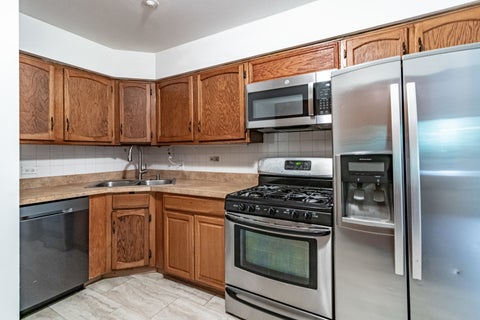 Tiny photo for 1004 Centurion Lane #4, Vernon Hills, IL 60061 (MLS # 12688065)