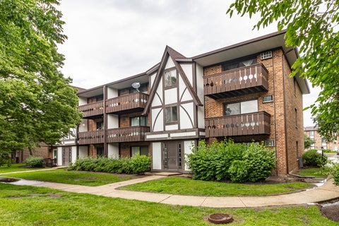 Photo of 1004 Centurion Lane #4, Vernon Hills, IL 60061 (MLS # 12688065)