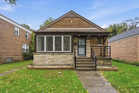 Photo of 7450 S Bennett Avenue, Chicago, IL 60649 (MLS # 12791406)