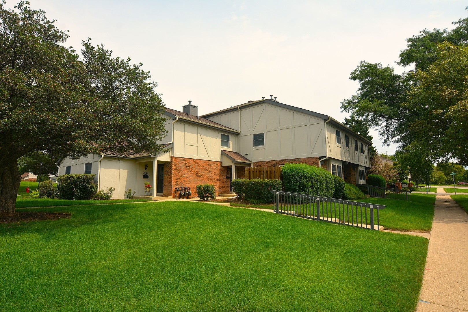 802 E Hillside Avenue