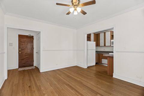 Tiny photo for 146 Clyde Avenue #2E, Evanston, IL 60202 (MLS # 12603413)