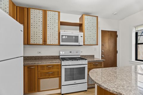 Tiny photo for 146 Clyde Avenue #2E, Evanston, IL 60202 (MLS # 12603413)