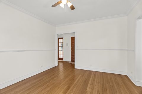 Tiny photo for 146 Clyde Avenue #2E, Evanston, IL 60202 (MLS # 12603413)